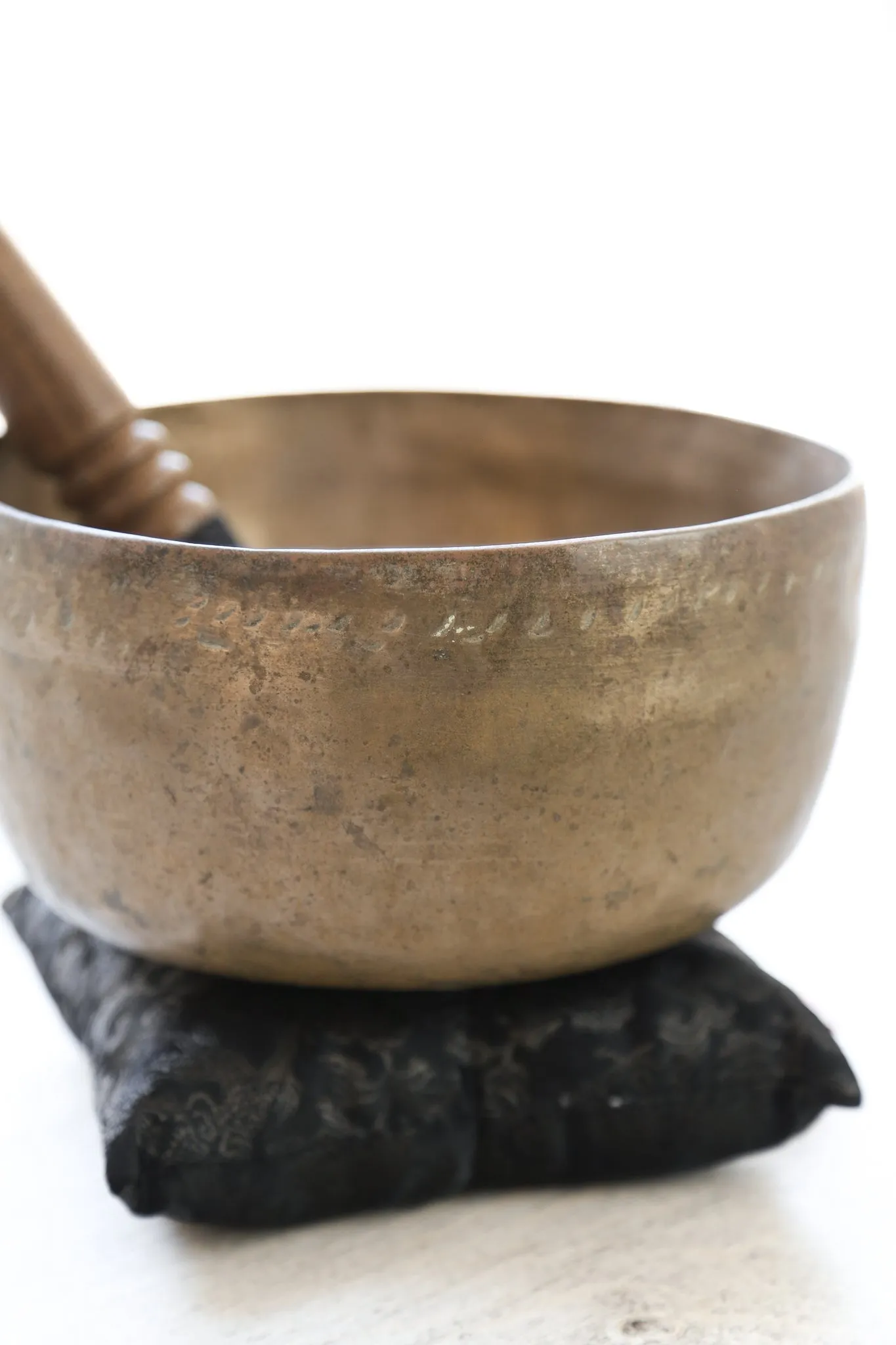 Antique Singing Bowl Heart Chakra 170 Hz