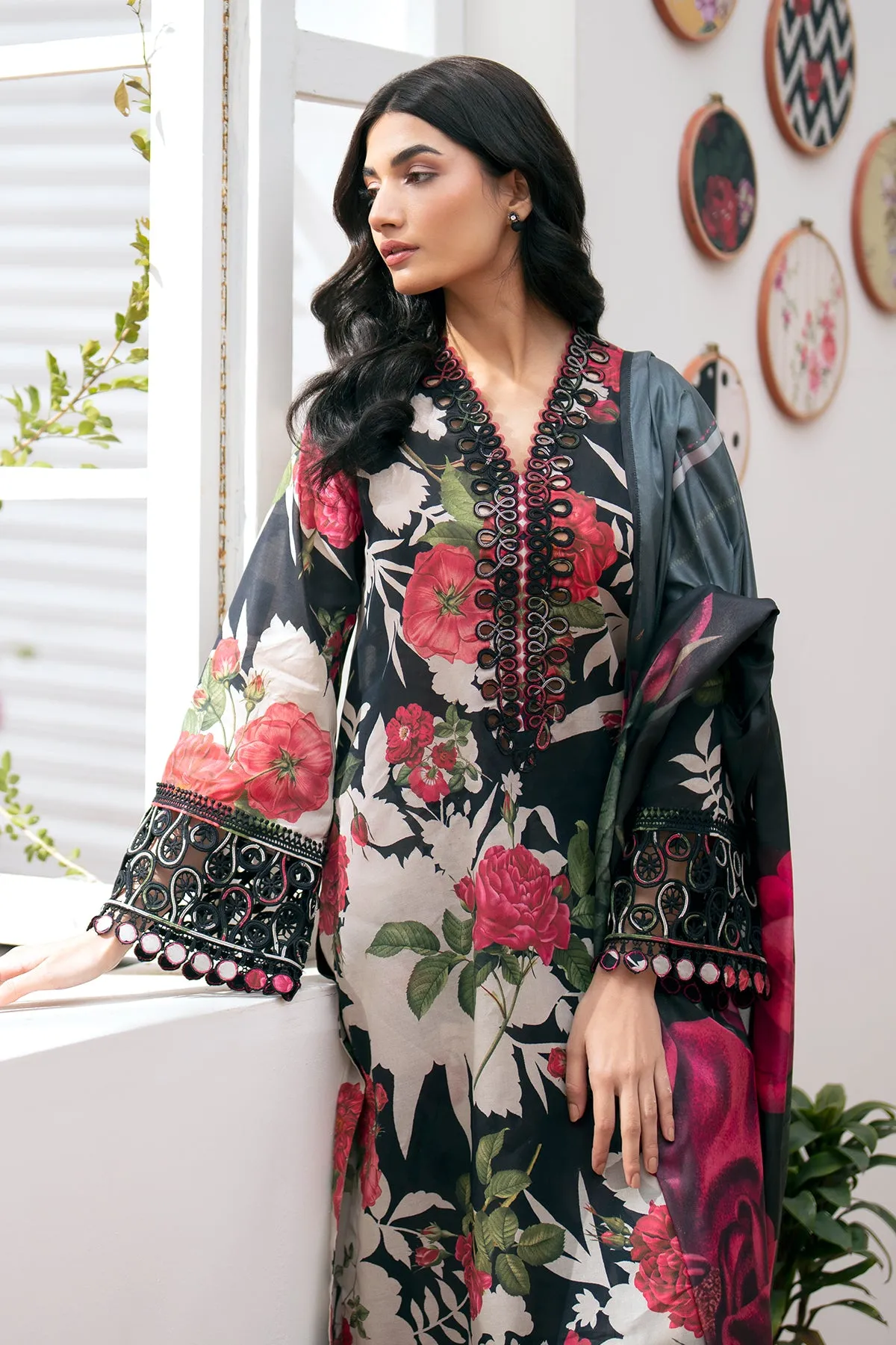 EMBROIDERED LAWN UF-532